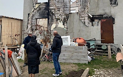 Mieszkańcy odbudowują domy w obwodzie kijowskim