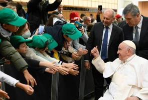 Papież do włoskiej młodzieży: bądźcie „poetami pokoju”, czytajcie „Pacem in terris”