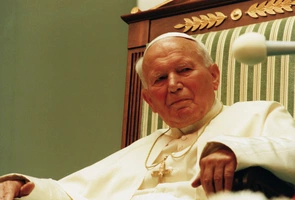 Czy Jan Paweł II ukrywał przestępców seksualnych? Argumenty z filmu „Szklany Dom”