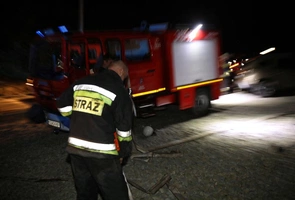 Śląskie: strażacy wyjęli spod gruzów domu w Ustroniu żywą kobietę