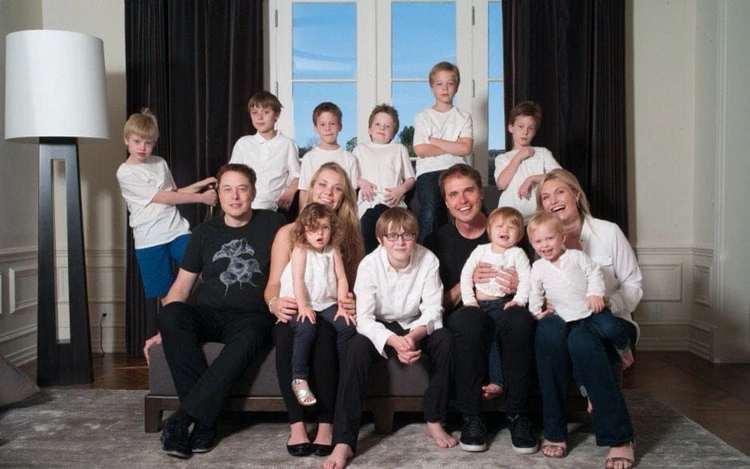 Elon Musk ze swą rodziną