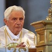 Stan Benedykta XVI jest stabilny, koncelebrował Mszę św.