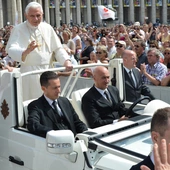 Papież na kończących rok nieszporach: Benedykt XVI wzorem delikatności