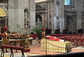 Watykan: w bazylice św. Piotra można oddać hołd Benedyktowi XVI