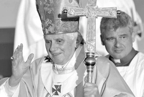 Kard. Krajewski o Benedykcie XVI: uczył nas miłości do Kościoła