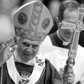 Benedykt XVI – Mozart teologii, skromny pracownik winnicy Pana, papież łagodności i odwagi