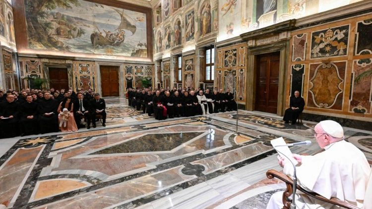 Papież do seminarzystów: trzy istotne elementy formacji do kapłaństwa to dialog, komunia i misja