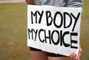 Europejczycy nie chcą „prawa do aborcji”, Parlament Europejski – owszem