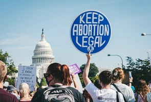 Minnesota jak Korea Północna i Chiny. Senat zatwierdził prawo do aborcji przez cały okres ciąży