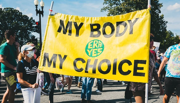 Gubernator Minnesoty podpisał ustawę legalizującą aborcję przez cały okres ciąży
