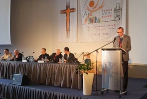 Polski głos na zgromadzeniu w Pradze: nie ulegajmy pokusie budowy innego Kościoła