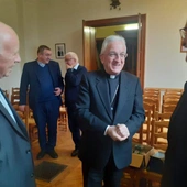 Abp Migliore w Paryżu na spotkaniu opłatkowym z księżmi PMK dekanatu paryskiego