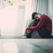 Ks. Trzaska: wiara jest czynnikiem wsparcia, ale depresji nie da się „zamodlić”