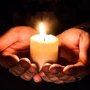 Modlitwa za zmarłych – dlaczego warto ją praktykować?