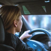Eksperci: kobiety powodują mniej wypadków na drogach i zachowują większą kulturę na drodze