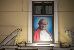 Św. Jan Paweł II przed „sądem Piłata”