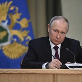 Międzynarodowy Trybunał Karny wydał nakaz aresztowania Putina, zarzucając mu odpowiedzialność za zbrodnie wojenne na Ukrainie