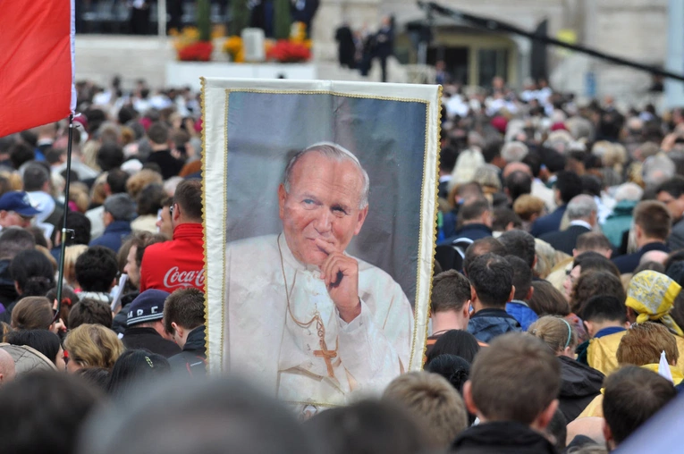 Odważny w epoce lęku, wołał o pokój, mając doświadczenie wojny. 10 lat temu Jan Paweł II został ogłoszony świętym