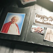 „Bo nie zastąpi Ciebie nikt...” Piękne wspomnienia o św. Janie Pawle II z wzruszającą muzyką w tle