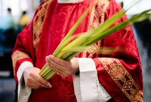 Watykan: kto będzie odprawiał liturgie Wielkiego Tygodnia i Wielkanocy? 