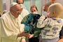 Papież ochrzcił w szpitalu kilkutygodniowego chłopczyka, Miguela Angela