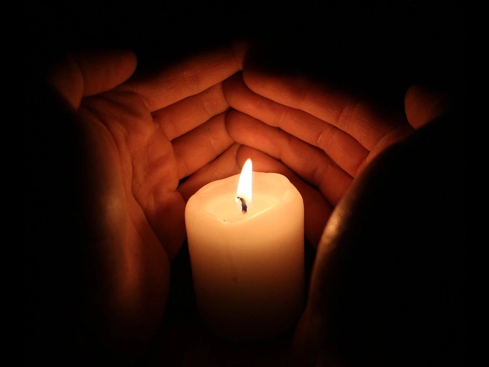 Świeca w dłoni, różaniec i serce gotowe do modlitwy. Nocne czuwanie ze św. Janem Pawłem II w Rzymie