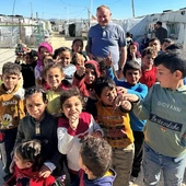 PKWP przekazuje paczki świąteczne syryjskim dzieciom