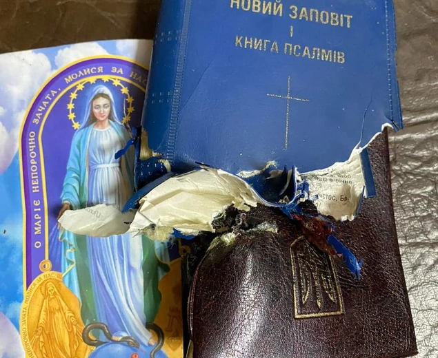 Obrońca Ukrainy przeżył dzięki... Pismu Świętemu w torbie!