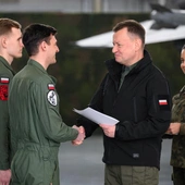 Szef MON wręczył certyfikaty pilotom i technikom szkolącym się na F-35