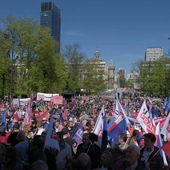 Warszawa: spod Pałacu Kultury ruszył pierwszomajowy marsz Lewicy i związków zawodowych