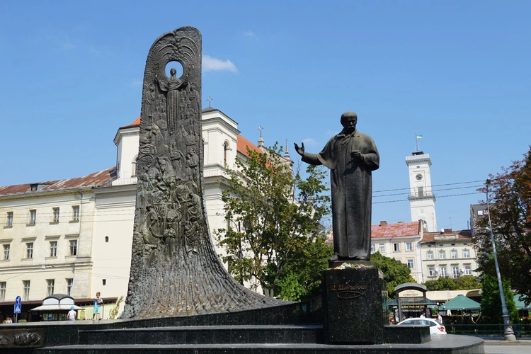 Lwów. Pomnik Tarasa Szewczenko