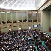 14. emerytura na stałe - Sejm uchwalił ustawę o świadczeniu pieniężnym dla emerytów i rencistów
