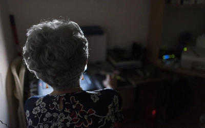 Samotność osób starszych: 13 proc. seniorów powyżej 80 lat nigdy nie wychodzi z domu