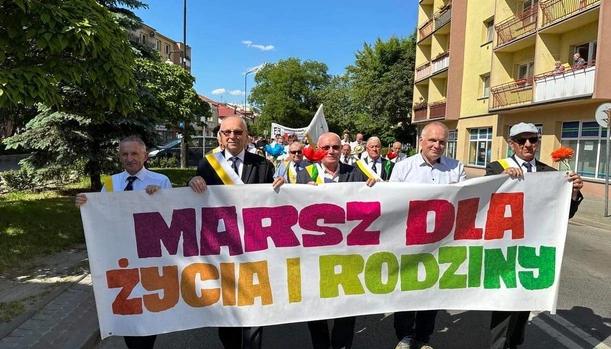 „Dzieci przyszłością Polski”. W Tarnobrzegu przeszedł Marsz dla Życia i Rodziny 