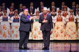Prezydent: Zespół Pieśni i Tańca „Śląsk”  służąc wartościom estetycznym, pielęgnuje ideały patriotyczne