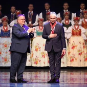 Prezydent: Zespół Pieśni i Tańca „Śląsk”  służąc wartościom estetycznym, pielęgnuje ideały patriotyczne