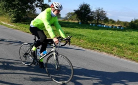 Policjant z Płocka zamierza samotnie przejechać rowerem 1,4 tys. km. Celem wyzwania jest promowanie krwiodawstwa