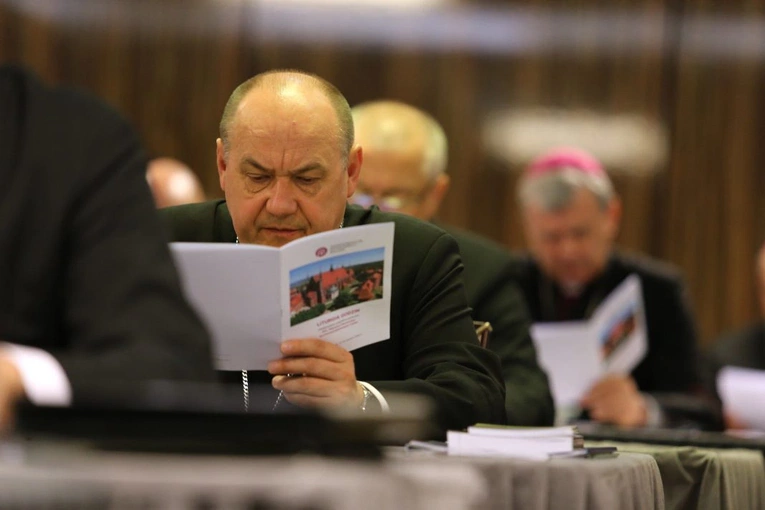 Zakończyło się zebranie plenarne KEP. W komunikacie po obradach, biskupi zapewnili o modlitwie za Ukrainę