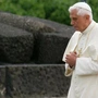 Skradziono cenny pektorał zmarłego papieża Benedykta XVI! Burmistrz Traunstein: „Jestem zbulwersowany”