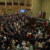 „Żaden naród nie zbudował i nie zbuduje swej prawdziwej wielkości na ludobójstwie...” Sejm przyjął uchwałę upamiętniającą ofiary rzezi wołyńskiej