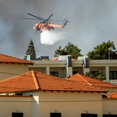Pożar na Rodos: trwa ewakuacja polskich turystów z pięciu biur podróży