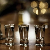 Alkohol jest bardziej trujący, niż sądzono? Chińscy naukowcy zbadali zależności między piciem alkoholu i chorobami