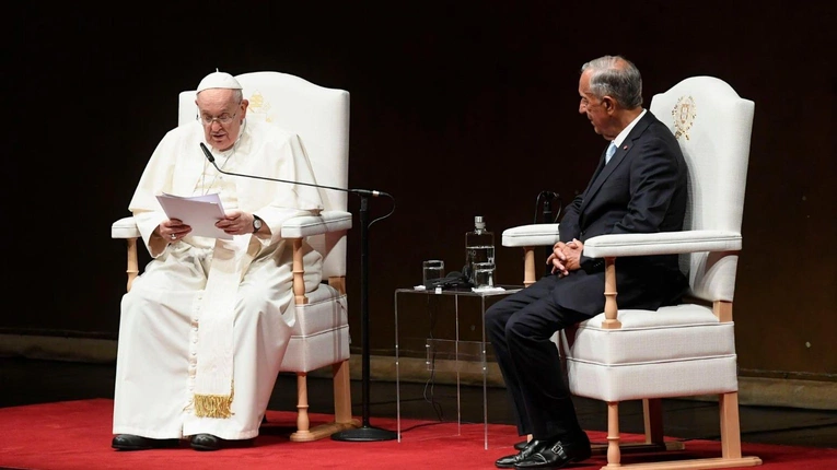 Papież w Lizbonie: dokąd zmierzasz Europo, jeśli nie ofiarujesz światu dróg pokoju?