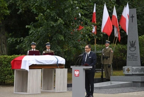 W Białymstoku pochowano prochy legionisty Piłsudskiego, gen. Ludwika Kmicica-Skrzyńskiego. „Wrócił do domu”