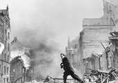 Kolejna rocznica II wojny światowej: kolejne próby Niemiec, aby zaprezentować się w roli ofiary, a nie sprawcy