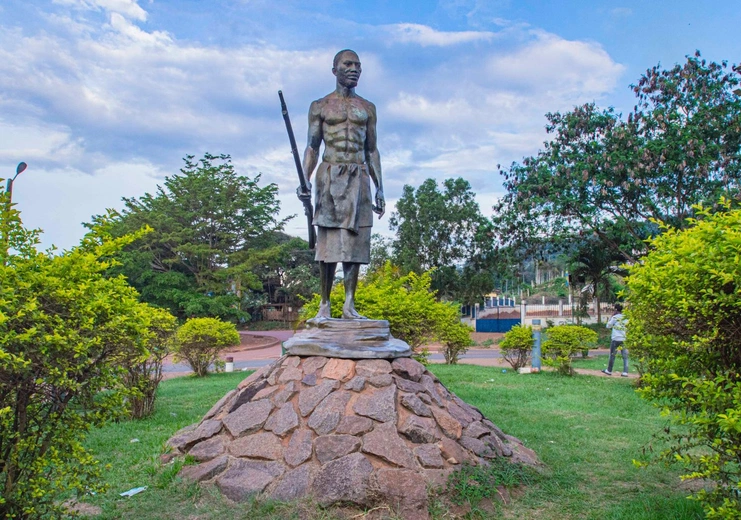 Gabon: pomnik miejscowego wojownika