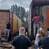 Kard. Krajewski: specjalny transport pomocy na Ukrainę czeka już w Watykanie