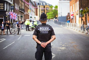 Cicha modlitwa nie jest przestępstwem. Minister spraw wewnętrznych Wielkiej Brytanii przestrzega policjantów