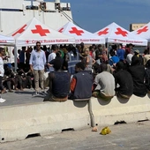 Wielki kryzys na Lampedusie – włoska wyspa zalana migrantami