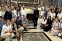 Stypendyści Fundacji Jana Pawła II przy grobie Papieża Polaka 